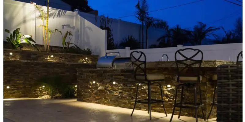 smart-paver-lights-retaining-wall