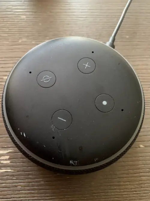 why is echo dot red 3