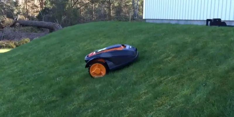 best robot lawnmowers for hills
